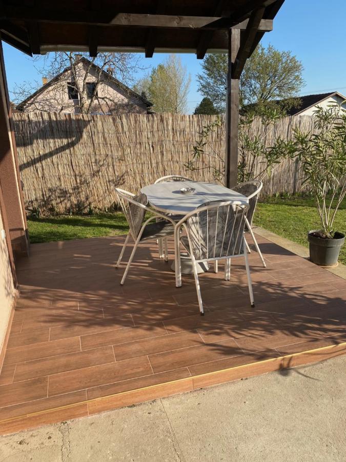 Apartmani Mira Palić エクステリア 写真